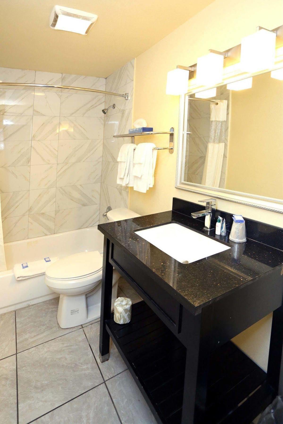 Blue Marlin Motel Вирджиния-Бич Экстерьер фото