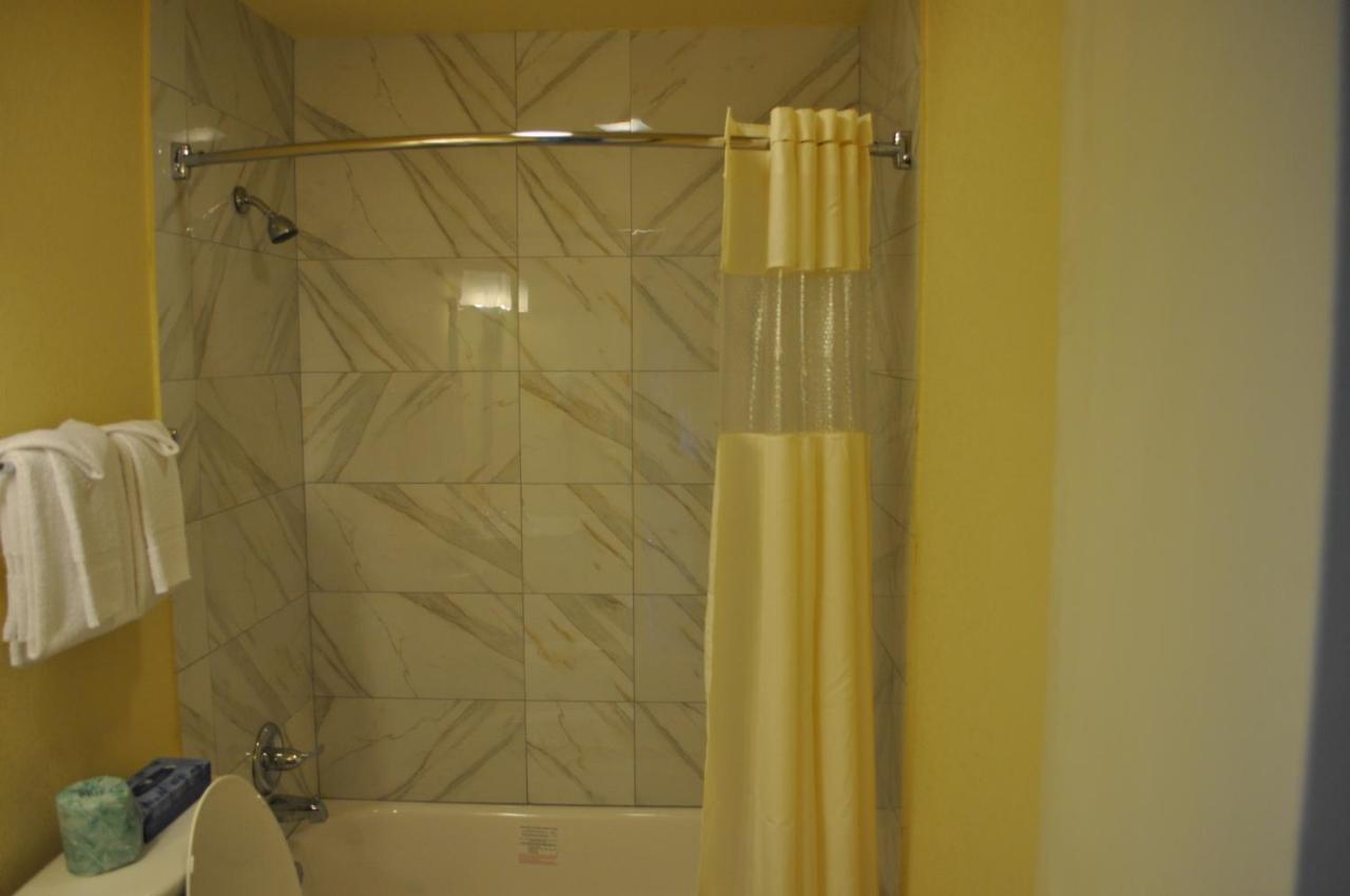 Blue Marlin Motel Вирджиния-Бич Номер фото